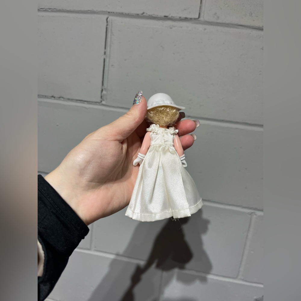 VINTAGE DOLL - Picture 3 of 7